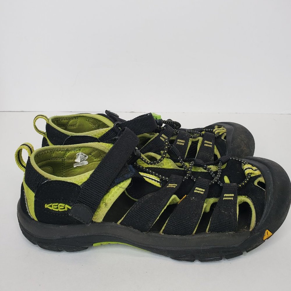 Keen Newport H2 Youth Size 6 Waterproof Sport Sandals Black Green 1009965 (Z2).